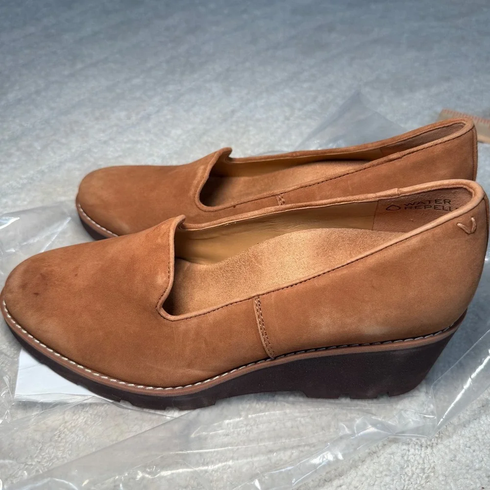 Vionic Willa Wedge Loafers Tan Suede Water Repellent Lug Sole Shoes Womens 9